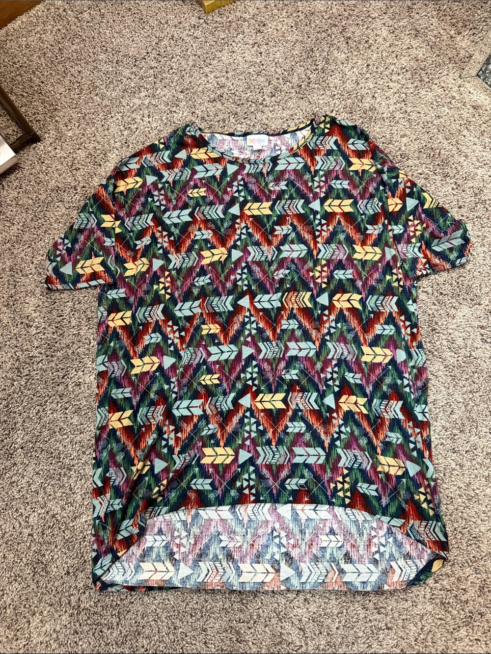LuLaRoe Multicolor Arrow Pattern Short Sleeve Tee